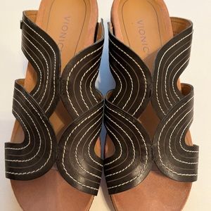 VIONIC Like New wedge slides